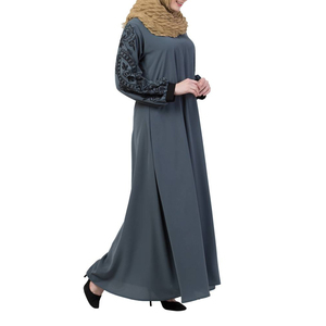 Abaya Maxi Islamique Modeste de Haute Qualité avec Ourlet Évasé, Motif Uni, Broderie Sans Couture, Manches Longues – Prête pour l'Aïd et le Ramadan - Product Image 4