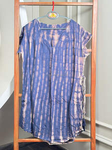 Venta al por mayor Boho Tie-Dye vestido de algodón para las mujeres con cuello en V y cinturón elegante traje corto de verano con bolsillo Resort Wear Look - Product Image 2