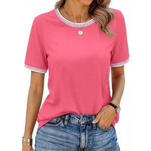 Camiseta rosa de manga corta con cuello redondo, ribete en contraste, logo frontal, tejido teñido, peso pesado, corte regular, estilo urbano, top de punto. - Product Image 1