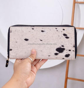 Étui de téléphone en cuir sculpté à la main par des designers, dernier cri, élégant, en cuir de vachette, motif à carreaux, portefeuilles pour femmes - Product Image 5