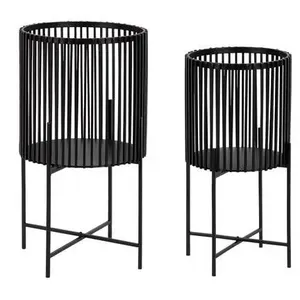Jardinière décorative en métal finition or avec support, conçue pour embellir l'esthétique des salons et des chambres intérieurs. - Product Image 3