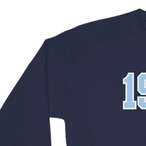 เสื้อสเวตเชิ้ตคอกลมแขนยาวสำหรับเด็ก รุ่น Custom Kids 1938 ผ้าฟลีซปักลายปี ดีไซน์สบายๆ เหมาะสำหรับเด็กผู้ชาย - Product Image 6