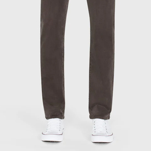 Pantalon en jean décontracté pour homme, design streetwear pour l'extérieur / Matière de haute qualité avec logo personnalisé, coupe décontractée, tissu en coton durable - Product Image 4