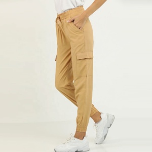 Pantalon de jogging cargo respirant pour femme avec poignets de cheville élastiques Matériaux durables Broderie personnalisée pour vêtements de sport - Product Image 4