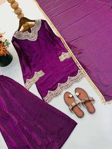 Nuevo Conjunto de Salwar Kameez de Seda con Bordado de Diseñador y Trabajo con Espejos Reales - Reversible, Sin Arrugas, para Fiestas, para Todas las Temporadas - Product Image 5