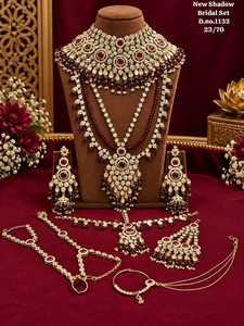 Conjunto de Joyería Nupcial India Completo al por Mayor, Chapado en Oro, con Cuentas Kundan Verdes, Gargantilla, Collar Largo en Capas y Matha Patti - Product Image 3