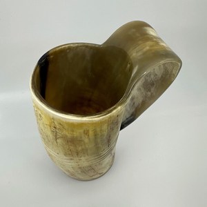 Jarra de Cuerno Artesanal con Textura Natural, Taza para Beber con Asa para Fiestas, Cenas y Decoración - Product Image 5