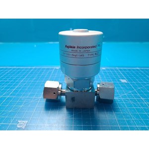 Válvula de Diafragma de Alta Pureza FUJIKIN 316L 21367, Usada como Pieza de Repuesto para Equipos de Semiconductores Legacy - Product Image 4
