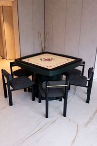 Jeu de Carrom Negroni Premium en Bois, Coins Carrés Modernes, pour 4 Joueurs, Écologique, Durable, avec Socle Personnalisable - Product Image 4