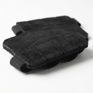 Sangles de protection réglables noires pour paume et poignet avec fermeture auto-agrippante pour la musculation, les soulevés de terre et les tractions – Protection fitness - Product Image 2