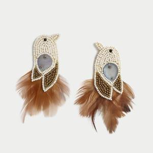 Boucles d'oreilles créoles brodées à la main de qualité supérieure avec perles de rocaille, légères, pendantes et audacieuses, idéales pour les mariages et les occasions festives - Product Image 5