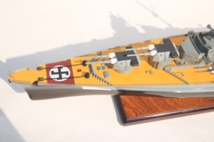 Maquette de navire de guerre allemande Bismarck en bois, faite à la main - Modèle historique de la marine de la Seconde Guerre mondiale pour la décoration de la maison ou du bureau - Product Image 5