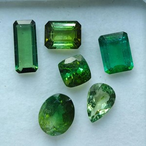 Tourmaline Verte Naturelle en Pierre Précieuse Non Montée, Coupe Coussin, 6-8mm, 11 Carats, pour Bagues, Boucles d'Oreilles et Bijoux - Product Image 1