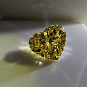 Diamante Cultivado en Laboratorio, Corte Brillante Corazón, 3 Quilates, Color Amarillo Fantasía, VS1, Certificado por IGI, para Fabricación de Joyería, Suministro al por Mayor - Product Image 1