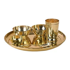 Juego clásico de thali de latón con tazones, cuchara y taza, utilizado en rituales religiosos indios, ofrendas, ceremonias y decoración. - Product Image 1