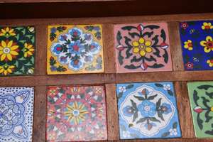 Plateau en bois artisanal, plateau de service en bois naturel pour café, thé, collations et usage décoratif - Product Image 3