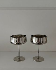 Ensemble de 4 verres à martini en acier inoxydable noir mat avec bordure dorée, gobelets à cocktail en métal incassables - Product Image 3