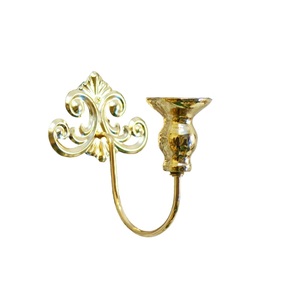 Support mural doré pour bougie, idéal pour la décoration de salon et les fêtes - Product Image 1