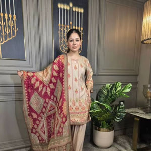 ชุดสูทพิมพ์ลายดิจิทัลสุดหรู 3 ชิ้น ผลิตด้วยงานฝีมือกระจกแท้ พิมพ์ลายดิจิทัลบนผ้าเครป พร้อมงานฝีมือกระจกแท้ - Product Image 1