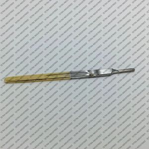 Portacuchillas de Calidad Alemana para Bisturí # 9 Instrumentos Quirúrgicos Manuales de Acero Inoxidable con Mango Dorado, Clase II, Certificación CE - Product Image 4