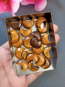 พลอยรูปพระจันทร์เสี้ยวตามธรรมชาติเสน่ห์อัญมณีหลวมสำหรับทำเครื่องประดับตาเสือแกะสลักด้วยมือดวงจันทร์ - Product Image 3