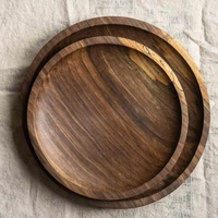 Ensemble d'assiettes en bois de noyer sculptées à la main : Décoration de cuisine style ferme