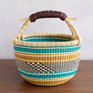 Panier de rangement chic en jonc de mer tressé, écologique, rayé bleu sarcelle et or noir, pour organisation domestique moderne - Product Image 2