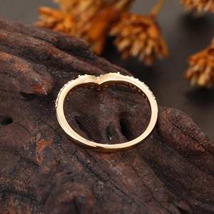 Bague de fiançailles et de mariage en or rose avec diamant de laboratoire pour femme, bande en V avec pierres taille brillant, romantique, certifiée IGI - Product Image 3
