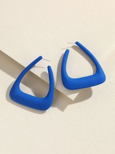 Boucles d'oreilles en résine faites à la main pour femmes, bijoux légers et colorés au design artistique unique, pour occasions décontractées et fêtes - Product Image 5