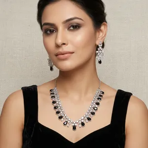 Collier en laiton plaqué rhodium avec strass rouge en forme de goutte d'eau et coupe poire, bijou fantaisie pour robe de soirée ou de mariage - Product Image 3