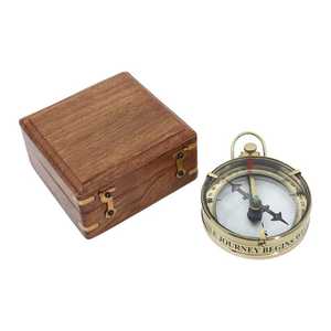 Brújula Magnética Náutica Marina Hecha a Mano de Latón con Cadena, Nueva Caja de Madera, Estuche Premium, Aspecto Antiguo con Brillo - Product Image 4