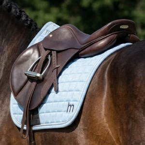 Manta de Silla de Montar Premium Azul Claro Brillante Antideslizante para Doma Clásica, Tela para Silla de Montar, Numnah, Fabricante Mayorista de Equipos Ecuestres para Doma Clásica - Product Image 4