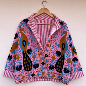 Veste courte Suzani en TNT faite à la main pour femmes, manteau en coton brodé, vêtements d'extérieur bohèmes pour l'hiver - Product Image 1