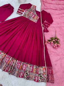 ชุดราตรีเส้นไหมโรมันสีแดงที่น่าสนใจชุดด้านล่างพร้อม dupatta วัสดุหนักสำหรับผู้ใหญ่สำหรับปาร์ตี้งานแต่งงาน - Product Image 6