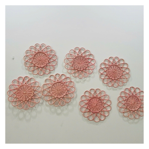 Set de table en rotin fait main avec motif floral naturel |   Assiette de présentation en osier pour la mise en table |   Décoration de salle à manger rustique et écologique - Product Image 1