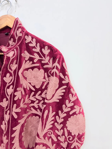 Chaqueta Acolchada Bordada con Flores Color Granate, Hilo Rosa, Estilo Tradicional Étnico Bohemio, Corta, 100% Algodón, Manga Acampanada - Product Image 3
