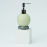 Distributeur de savon en résine mate avec pompe chromée contrastante, flacon de lotion moderne pour hôtel, maison, salle de bain, accessoire de gros, modèle AD