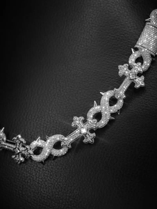 Collar de cadena cubana con cruz plateada y diamantes de imitación, estilo Moissanite, joyería llamativa para hombre, estilo urbano y de fiesta. - Product Image 4