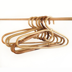 Ensemble de cintres décoratifs en rotin faits à la main, cintres à vêtements à bas prix, accessoires de présentation de vêtements - Product Image 4