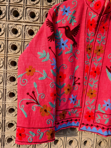 Chaqueta de Manga Larga para Mujer, Color Rosa, Cuello Mandarín, Cierre de Cremallera, Tejida en Algodón, con Bordado Floral de Colibrí - Product Image 4
