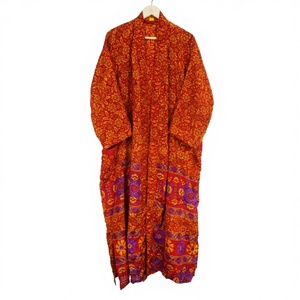 ชุดกิโมโนแบบดั้งเดิมของญี่ปุ่น ผ้าไหมซาติน 100% ระบายอากาศได้ดี เนื้อผ้านุ่ม คอวียาว ปิดด้วยเชือกผูก แฟชั่นวินเทจสำหรับผู้หญิง ตกแต่งด้วยผ้าปะติด - Product Image 1