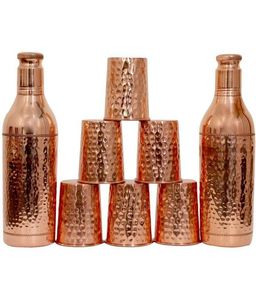 Jarra de cobre martillado de moda con dos vasos, artesanía ayurvédica para servir bebidas de lujo en la mesa. - Product Image 5