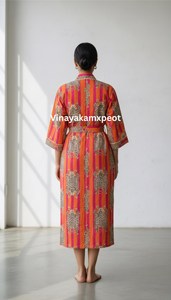 ชุดกิโมโนผ้าฝ้ายพิมพ์ลายเสือสีส้มชมพูสดใส ลายทางยาวแบบคาฟตัน  ใส่สบาย ระบายอากาศได้ดี เหมาะสำหรับฤดูร้อน เป็นมิตรต่อสิ่งแวดล้อม - Product Image 4