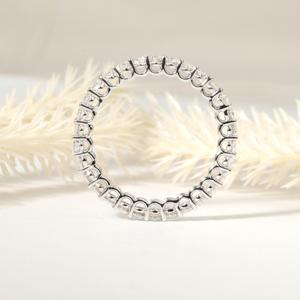 Bague d'éternité de luxe en or massif jaune et blanc avec diamants taille ovale, sertie sur toute la surface, pour mariage, couleur E, à griffes partagées, bijoux fins - Product Image 3