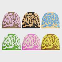 Gorro Unisex OEM Estilo Urbano con Estampado de Letras, Gorro de Invierno de 56-58 cm, Tejido por Computadora, 100% Acrílico, Gorro Elegante para Invierno
