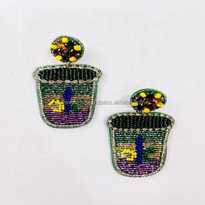 ต่างหูทำมือสไตล์โบฮีเมียนประดับลูกปัดรูปดอกไม้ ดีไซน์รูปแก้วไวน์สำหรับวันหยุด พร้อมเข็มขัดลายซานต้า เครื่องประดับโดดเด่นสำหรับทุกเพศ เหมาะเป็นของขวัญ - Product Image 4