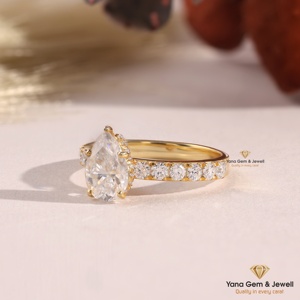 Anillo de Oro Sólido de 14K con Diamante Cultivado en Laboratorio CVD Certificado por IGI, Claridad VVS2, Color D, 1.00 Quilates, Forma de Pera, Perfecto para Cumpleaños - Product Image 2