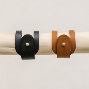 Anillos de Servilleta Clásicos de Cuero para Decoración de Mesa de Comedor con Acabado Liso y Material Duradero - Product Image 1