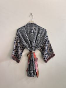 Robe kimono en soie Sari pour femme, tenue d'été douce et confortable pour la nuit - Product Image 6
