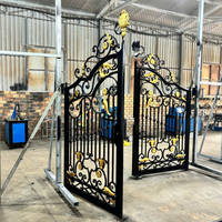 Portail en fer forgé sur mesure, décoratif et ornemental, pour entrée de villa de luxe, propriétés, hôtels et complexes hôteliers